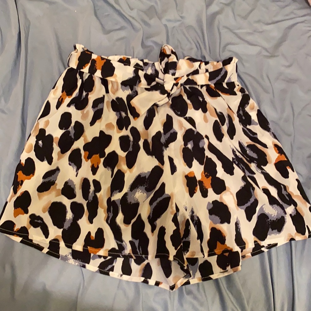 Used Women’s L Flowy Leopard Cheetah Print Shorts